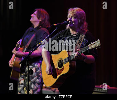 Fort Lauderdale, FL, USA. 04th May, 2019. Indigo Girls perform at The Parker Playhouse on May4, 2019 in Fort Lauderdale Florida. Credit: Mpi04/Media Punch/Alamy Live News Stock Photo