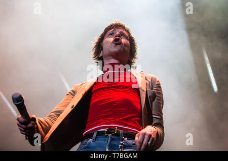 ATLANTA, GEORGIA - MAY 04: Matt Shultz and Cage the Elephant performs during day 2 of Shaky Knees Music Festival at Atlanta Central Park on May 04, 2019 in Atlanta, Georgia. Photo: Ryan Fleisher/imageSPACE/MediaPunch Stock Photo