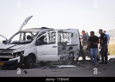 Jerusalem. 5th May, 2019. Photo taken on May 5, 2019 shows a car damaged by a rocket fired from the Gaza Strip near Yad Mordechai in southern Israel. Four Israeli civilians were killed on Sunday and more than 70 injured by rockets fired by the Palestinians from the Gaza Strip. Credit: JINI/Xinhua/Alamy Live News Stock Photo