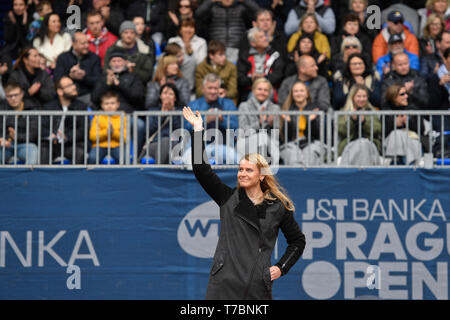 Prague, Czech Republic. 04th May, 2019. Czech tennis player Lucie Safarova says goodbye to the home audience before starting the final match of the J&T Banka Prague Open, on May 4, 2019, in Prague, Czech Republic. Credit: Michal Kamaryt/CTK Photo/Alamy Live News Stock Photo