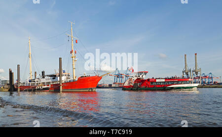 lightship Elbe 3, Oevelgoenne and Container Terminal Burchardkai, Hamburg, Germany Stock Photo