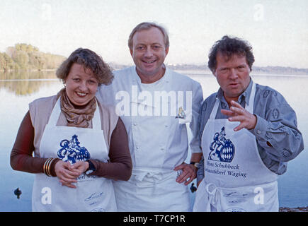 Geniessen Erlaubt Kochsendung Mit Alfons Schuhbeck Und Sarah Camp Deutschland 1992 Stock Photo Alamy