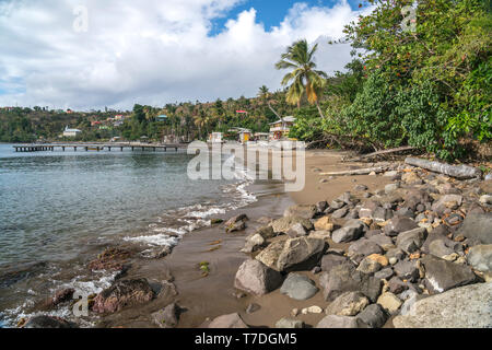Strand und Bucht von Toucari,  Dominica, Karibik, Mittelamerika  | Toucari beach and bay, Dominica, Caribbean, Central America Stock Photo
