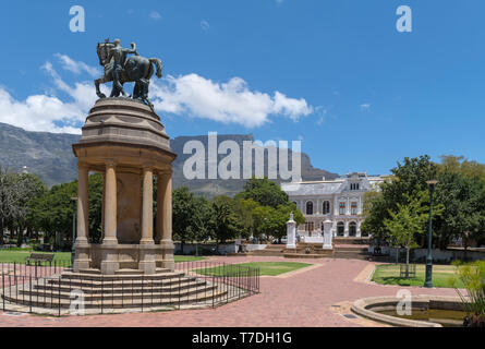 The Company's Garden with Delville Wood Memorial in foreground and Table Mountain and Iziiko South African Museum behind, Cape Town, South Africa Stock Photo