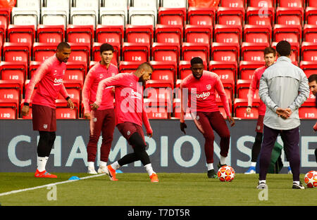 Liverpool, UK. 6th May, 2019. UEFA Champions League football, FC Barcelona press conference and training session ahead of their semi final 2nd leg fixture against Liverpool; Barcelona players warm up on the Anfield pitch this evening Credit: Action Plus Sports/Alamy Live News Stock Photo