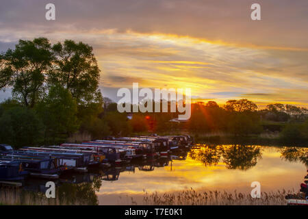 Rufford, Lancashire. 7th May, 2019. UK Weather. Cool, cloudy start to the day with rain showers expected later. The subtle tones of dawn are reflected in St Mary's marina on the Leeds Liverpool canal. Credit: MediaWorldImages/Alamy Live News Stock Photo