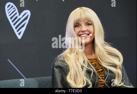 Hamburg, Germany. 07th May, 2019. Bonnie Strange, influencer, speaks at the marketing trade fair 'Online Marketing Rockstars' (OMR) in the exhibition halls. Credit: Georg Wendt/dpa/Alamy Live News Stock Photo