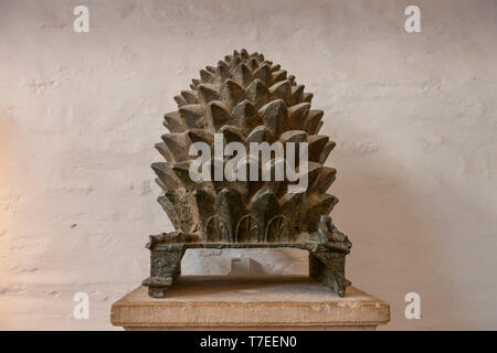 Pinienzapfen, Dom, Aachen, Nordrhein-Westfalen, Deutschland Stock Photo