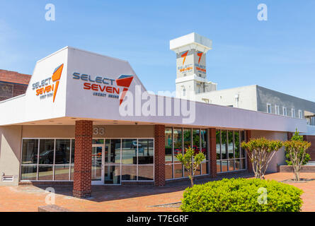 JOHNSON CITY, TN, USA-4/27/19: Front building exterior  of the Select Seven Credit Union, a community-based financial institution. Stock Photo
