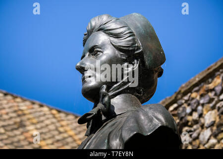 Bust of Edith Cavell, outside Norwich Cathedral, Norwich, Norfolk, England. She was a nurse executed by the Germans in 1915. Stock Photo