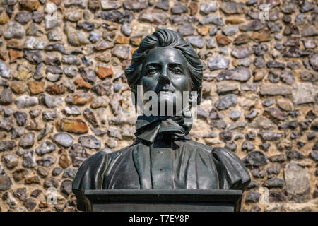 Bust of Edith Cavell, outside Norwich Cathedral, Norwich, Norfolk, England. She was a nurse executed by the Germans in 1915. Monument by Henry Pegram, Stock Photo