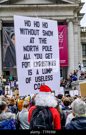 Santa at Sustainabiliteens Climate Strike.  Students skip school and protest lack of action on climate change, Vancouver Art Gallery, Vancouver, Briti Stock Photo