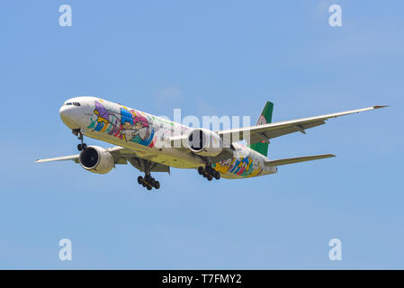 Singapore - Mar 27, 2019. B-16722 EVA Airways Boeing 777-300ER (Hello ...