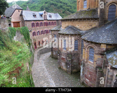 Auberge in Conques, historic town along the Via Podiensis, also know as Le Puy Route, in southern France. Street next to Abbey-Church of Saint-Foy. Stock Photo