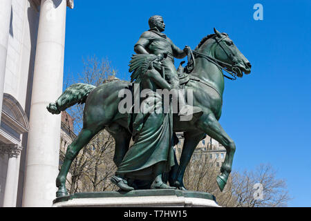 Statue of Theodore Roosevelt by James E. Fraser, outside American Museum of Natural History, Central Park West, Upper Manhattan New York City, USA Stock Photo