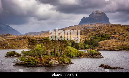 The most famous of all the Assynt mountains in northern Scotland is the mighty Suilven, a 731m high, 2km long rocky ridge rising straight up from sea  Stock Photo