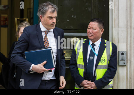 London, UK. 7 May, 2019. Julian Smith MP, Chief Whip, leaves the Cabinet Office following cross-party Brexit talks with Labour Party representatives Shadow Chancellor John McDonnell, Shadow Secretary of State for Exiting the European Union Sir Keir Starmer, Shadow Secretary of State for Business, Energy and Industrial Strategy Rebecca Long-Bailey and Shadow Secretary of State for the Environment Sue Hayman. Talks resume tomorrow. Credit: Mark Kerrison/Alamy Live News Stock Photo