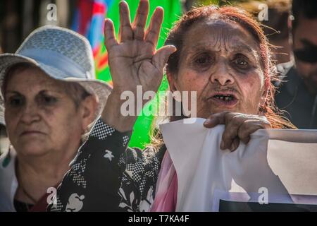 Madrid, Spain. 6th May, 2019. A lady seen in the march against racism against gypsy community. Gypsy community march to protest against the racist attacks that are taking place in European countries and also taking place in Madrid. Credit: Alberto Sibaja /ZUMA Wire/Alamy Live News Stock Photo