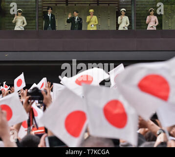 (L-R) Japan's Princess Mako, Crown Prince Akishino, new Emperor Naruhito, Empress Masako, Crown Princess Kiko and Princess Kako appear during their first public greeting at the East Plaza of Imperial Palace in Tokyo, Japan on May 4, 2019. Credit: AFLO/Alamy Live News Stock Photo