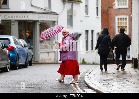 Rye, East Sussex, UK. 08 May, 2019. UK Weather: Chilly morning and rain forecast for much of the day. People walk about the ancient town carrying umbrellas. © Paul Lawrenson 2019, Photo Credit: Paul Lawrenson/Alamy Live News Stock Photo