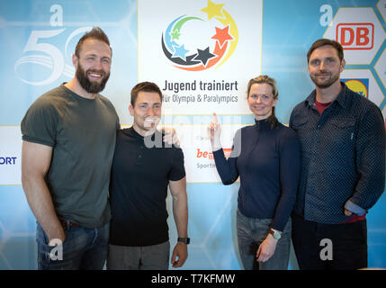 08 May 2019, Berlin: Robert Harting (l-r), Olympic champion in discus throwing, Philipp Boy, former gymnast, Britta Steffen, Olympic champion in swimming, and Mathias Schulze, IPC vice world champion in shot put, are standing in front of the new logo after a press conference for the anniversary of 'Youth trained'. The spring final of 'Jugend trainiert für Olympia & Paralympics' will take place until 11.05.2019 in Berlin. Photo: Soeren Stache/dpa Stock Photo