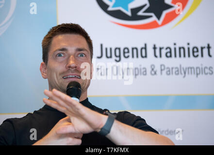 08 May 2019, Berlin: Philipp Boy, former gymnast, talks about 'Jugend trainiert' during a press conference on the occasion of the anniversary. The spring final of 'Jugend trainiert für Olympia & Paralympics' will take place until 11.05.2019 in Berlin. Photo: Soeren Stache/dpa Stock Photo