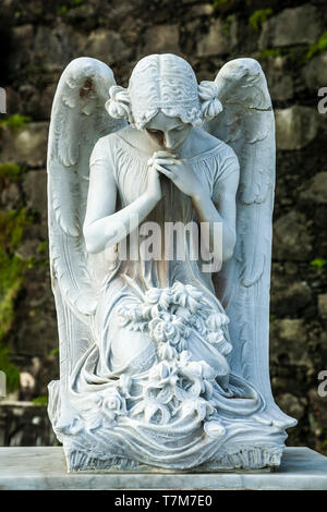 Statue of angel on grave, San Juan Cemetery (Santa Maria Magdalena de Pazzis), Old San Juan, Puerto Rico Stock Photo