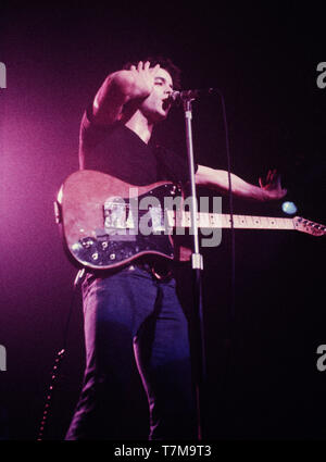 AMSTERDAM, NETHERLANDS: Lou Reed performs live on stage at the Carre Theatre in Amsterdam, Netherlands on September 30 1972 (Photo by Gijsbert Hanekroot) Stock Photo