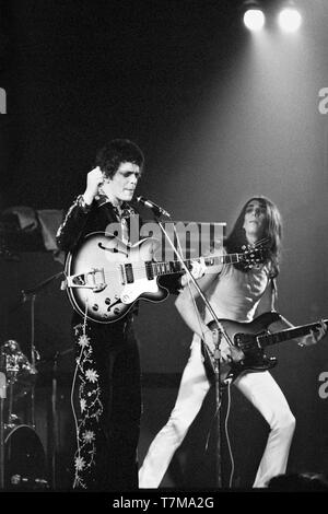 Amsterdam, Netherlands - SEPTEMBER 30: Lou Reed performs live on stage at the Carre Theatre in Amsterdam, Netherlands on September 30 1972 (Photo by Gijsbert Hanekroot) Door: Gijsbert Hanekroot Stock Photo