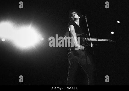 AMSTERDAM, NETHERLANDS: Lou Reed performs live on stage at the Carre Theatre in Amsterdam, Netherlands on September 30 1972 (Photo by Gijsbert Hanekroot) Stock Photo