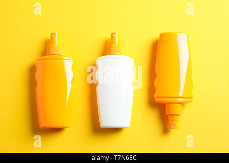 Flat lay composition with sunscreen sprays on color background, top view, closeup. Summer vacation Stock Photo