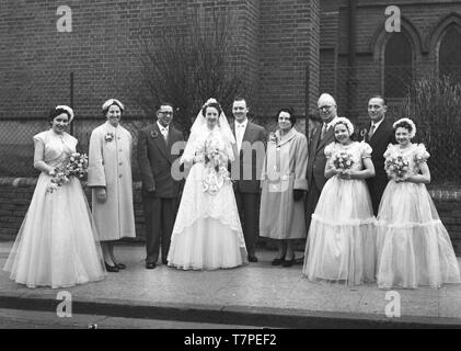 The Wedding of Mr & Mrs Lloyd, 202A Cassland Road, London, E8 c1965.  Photo by Tony Henshaw Stock Photo