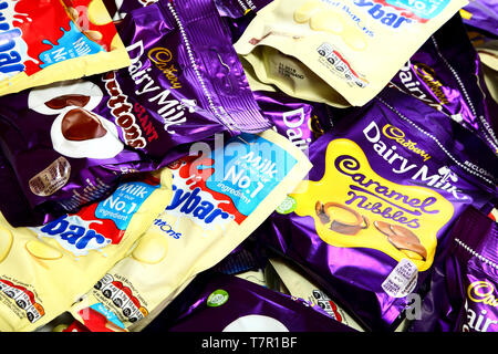 Packets of various chocholate snacks including cadbury twirl bites,dairy milk giant buttons,caramel nibbles and nestle milky bar giant buttons Stock Photo