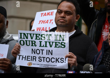 Ride sharing drivers rallying for better pay and working conditions in New York City. Stock Photo