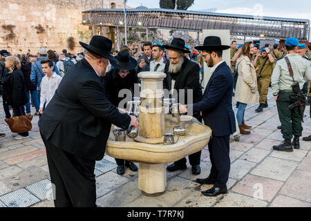 Cranes with water and special ritual Cups for washing hands beside the Western Wall in Jerusalem. Israel. people wash their hands Stock Photo