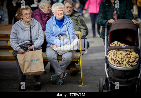 Newcastle upon Tyne, OAP resting in the main shopping area Stock Photo