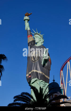 Las Vegas, Paradise, Nevada USA, Replica Statue of Liberty in the New York area wearing a giant Golden Knights jersey for the local ice hockey team Stock Photo