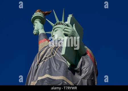 Las Vegas, Paradise, Nevada USA, Replica Statue of Liberty in the New York area wearing a giant Golden Knights jersey for the local ice hockey team Stock Photo