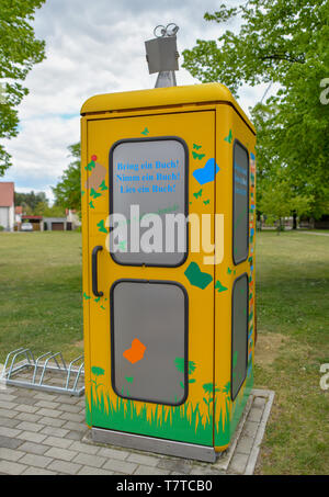 Brieskow Finkenheerd, Germany. 06th May, 2019. A converted telephone booth stands on a meadow. The telephone box is equipped with bookshelves. Anyone can put books in there as gifts and take books with them free of charge. Credit: Patrick Pleul/dpa-Zentralbild/ZB/dpa/Alamy Live News Stock Photo