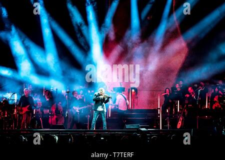 Berlin, Germany. 07th May, 2019. 08.05.2019, star violinist David Garrett live on his crossover tour UNLIMITED - GREATEST HITS at the Mercedes-Benz Arena in Berlin. | usage worldwide Credit: dpa/Alamy Live News Stock Photo