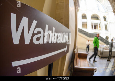 Hanover, Germany. 09th May, 2019. In the New Town Hall there is a sign with the inscription 'Wahlraum' for the absentee ballot for the European elections on 26 May 2019. Credit: Christophe Gateau/dpa/Alamy Live News Stock Photo