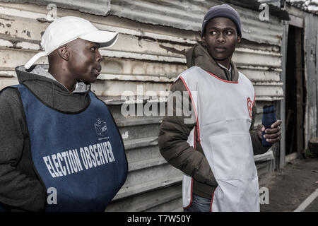 An election observer and Red Cross official at the Imizamo Yethu voting station on 8 May 2019 during South Africa's sixth democratic elections Stock Photo