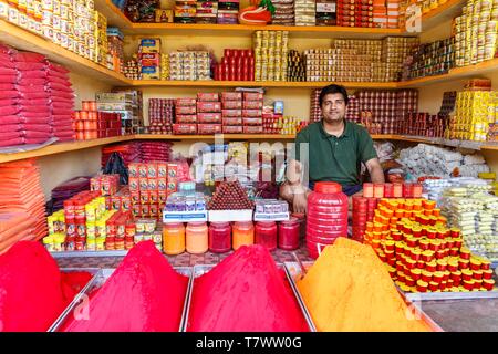 India, Madhya Pradesh, Chitrakoot, pilgrims stuff shop Stock Photo