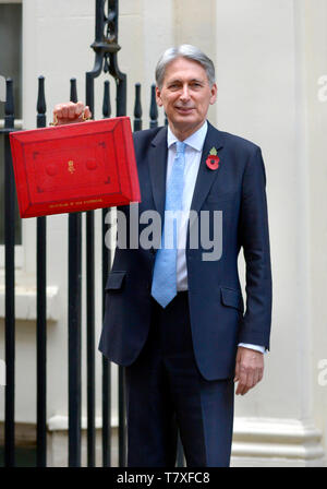 Philip Hammond MP, Chancellor of the Exchequer, leaving Downing street before delivering his Budget, 29th October 2018 Stock Photo