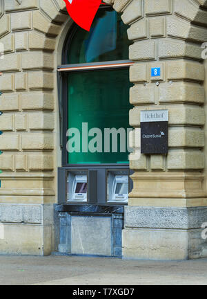 Zurich, Switzerland - August 1, 2016: ATM of the Credit Suisse bank on Paradeplatz square in the city of Zurich. The Credit Suisse Group AG is a Swiss Stock Photo