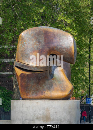 Locking Piece sculpture by Henry Moore 1963–4, cast c.1964–7. Bronze on concrete plinth. Riverside Walk Gardens, Millbank, London, UK. Stock Photo