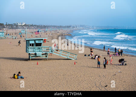 Santa Monica, Los Angeles, California, USA: lifeguard tower and walkers on the beach *** Local Caption *** Stock Photo