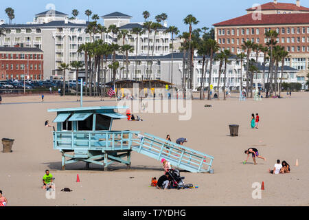 Santa Monica, Los Angeles, California, USA: lifeguard tower and walkers on the beach *** Local Caption *** Stock Photo