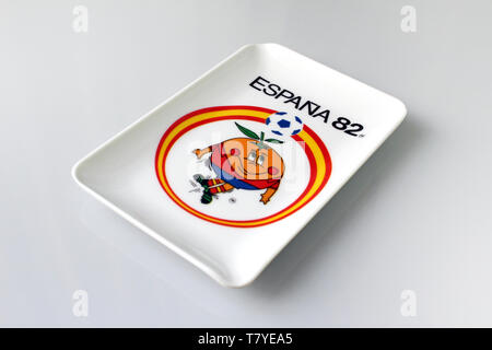 Naranjito · España 82 by Alejandro Milà on