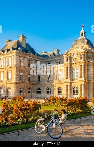 France, Paris, Luxembourg Garden in autumn, the Senate Palace Stock Photo